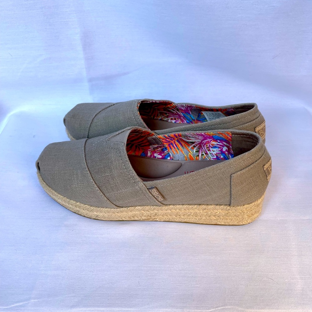 Bobs by Sketchers Ladies Wedge Shoes, size 8